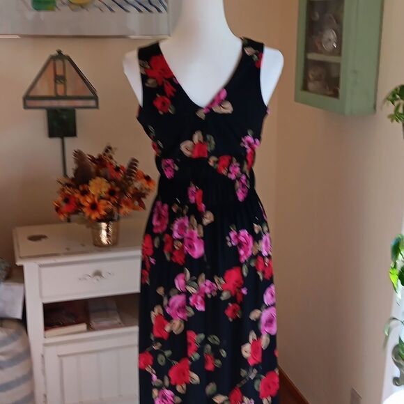 Epilogue Dark Floral Maxi - Picture 8 of 11
